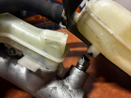 Главный тормозной цилиндр RB2 RB1