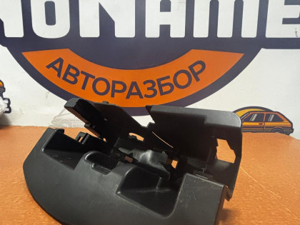 Крепление домкрата  8K9 813 685 A4