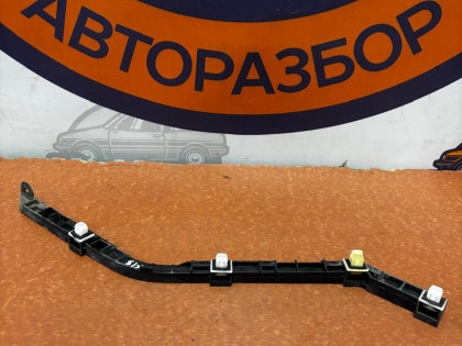 Крепление бампера заднее правое CL9