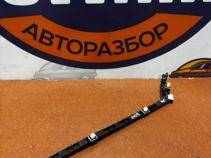 Крепление бампера заднее правое KB1