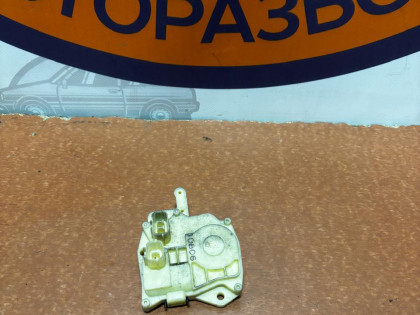Замок двери задний левый RA8 RA6