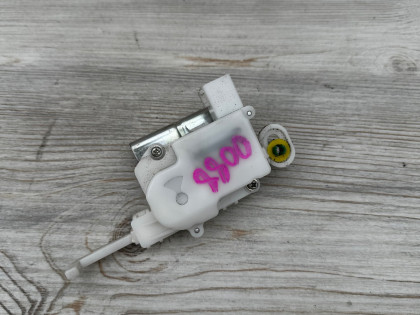 Сервопривод лючка бензобака CU2 cu1