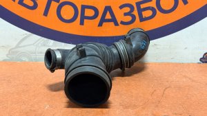 Патрубок воздушного фильтра MITSUBISHI AIRTREK OEM MR968762 CU2W 2003
