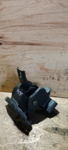 Подушка двигателя MR961351 MITSUBISHI AIRTREK