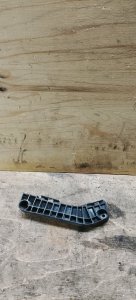 Крепление бампера Правый 52536-33040 TOYOTA CAMRY